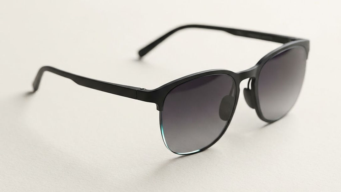 Rayneo GT AR Glasses in Studio-Nahaufnahme auf hellem Untergrund